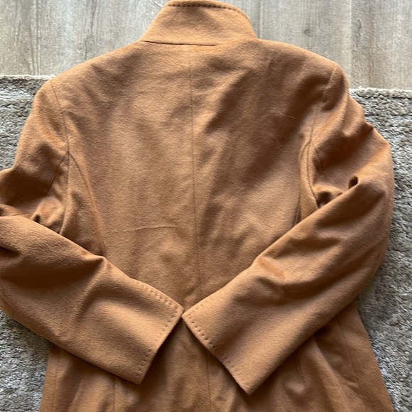 Like new, 100% cashmere coat size 8 - Picture 6 of 13